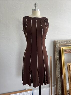 Sandra Darren Brown Sleeveless A-Line Midi Dress with Contrast Piping